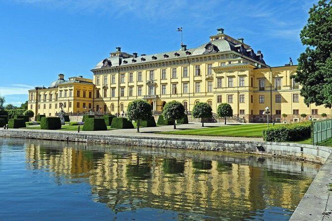 Grand Castle Tour Drottningholm and Gripsholm (private service) - Who’s this private castle day best for?