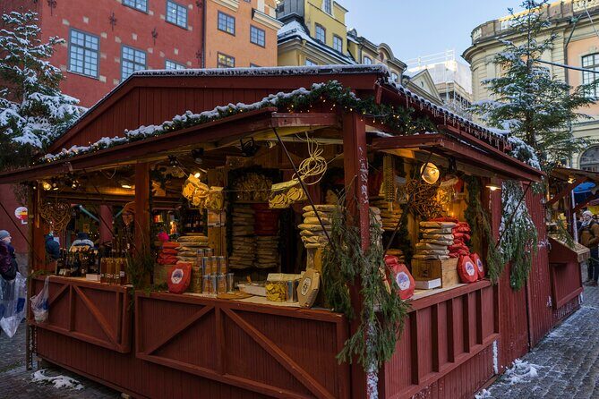 Guided Stockholm Christmas Tour - Kungsträdgården finish: keep going with skating or hot chocolate