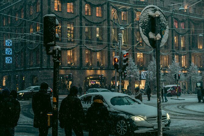 Guided Stockholm Christmas Tour - Glögg, treats, and the meaning of Tomten and Dalarna horses