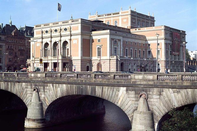 Hop-On Hop-Off Bus and Boat Ticket in Stockholm - The bus route: each stop is a strategy, not just a dot