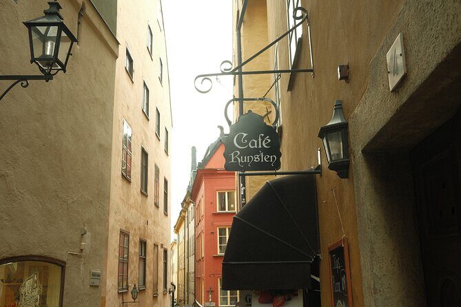 Old Town Self-Guided Tour with interactive challenges - Stortorget: where the story turns dark and real
