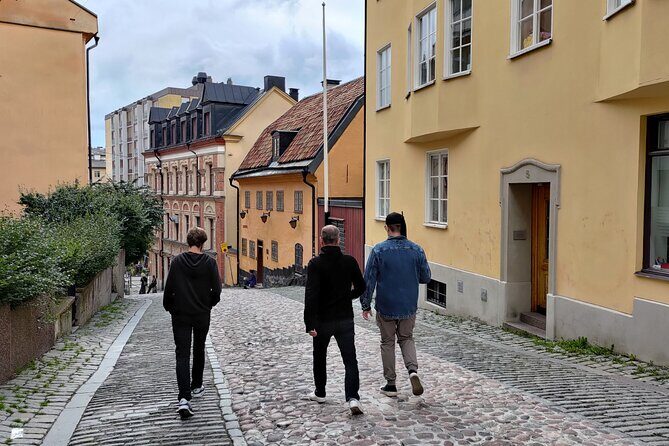 Private blood, ghosts and folklore Old Town 2h Stockholm tour - Meeting point and route feel: easy to start, simple to finish