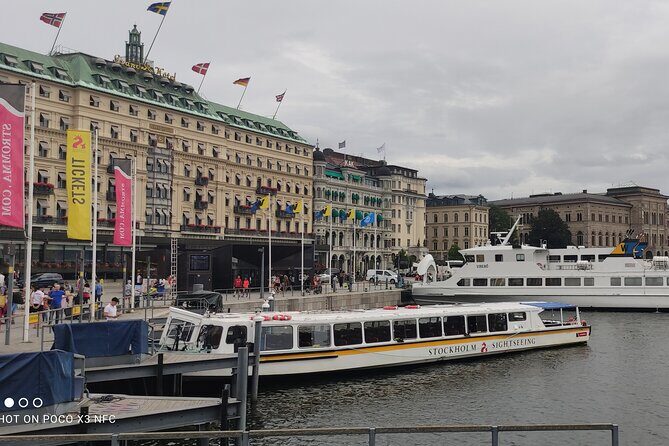 Stockholm- A Beauty On The Water: Old Town Walking Tour and Boat Trip Combined - Lejonbacken Photo Stop and Royal Palace Grounds: Where the City “Looks Back”
