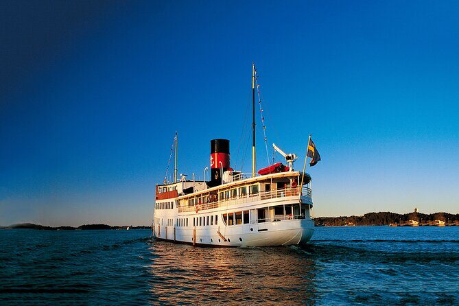 Stockholm Archipelago Cruise with Guide - Strandvägen to the canals: your “city orientation” lesson
