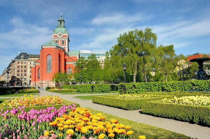 Stockholm Christmas Tour and Food Tasting Experience - Kungsträdgården finish: mulled wine, gingerbread, and a winter activity option