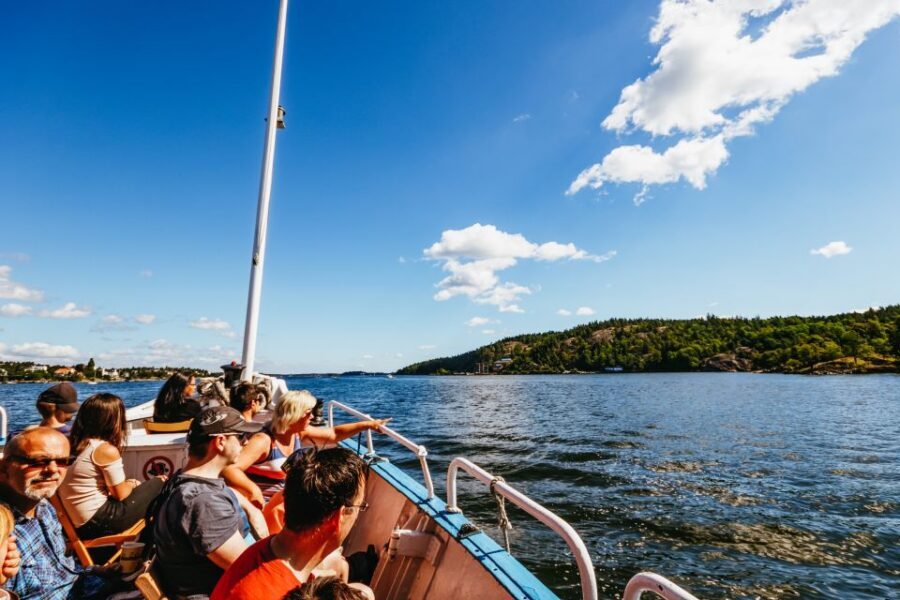 Stockholm: City Archipelago Sightseeing Cruise with Guide - Live guide quality: the stories are the product