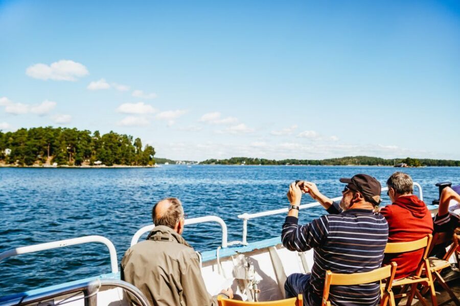 Stockholm: City Archipelago Sightseeing Cruise with Guide - Food, drinks, and warmth: the cafeteria does real work
