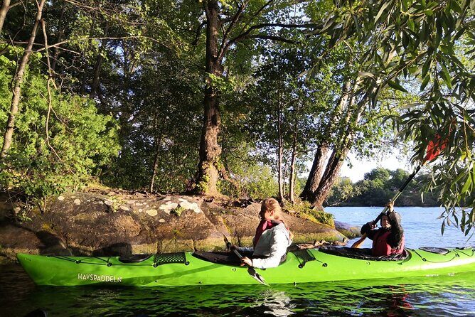 Stockholm Evening Kayak with BBQ - Small Group - Meeting at Alstaviksvägen 3 and Getting on the Water