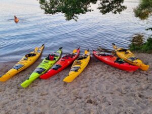 Stockholm: Guided Kayak Tour to Drottningholm Royal Palace - The short drive from Riddarholmen and what happens before you paddle