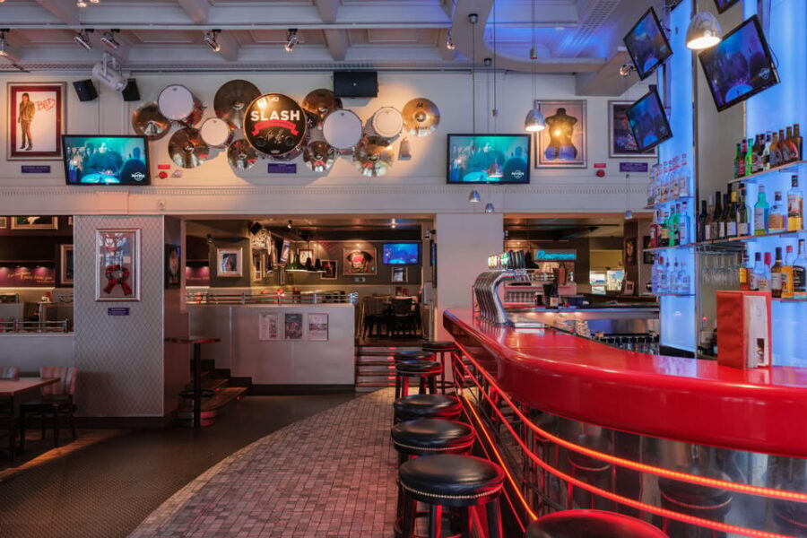 Stockholm: Hard Rock Cafe Stockholm Lunch or Dinner - Your Pre-Paid Menu: Main Course, Dessert, and One Drink
