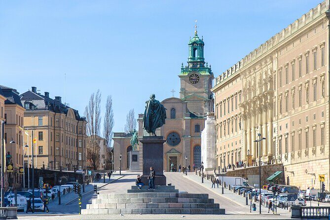 Stockholm Must See: City Hall, Gamla Stan and Vasa Museum - Stockholm City Hall Gardens: What You Get at 10:00 (and What You Don’t)