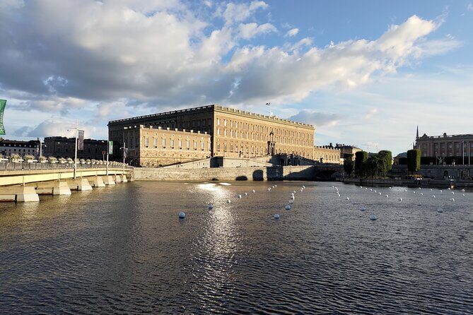 Stockholm Must See - Old Town, boat + Vasa Museum 3h small group - How the 3-hour Old Town + ferry + Vasa format really feels