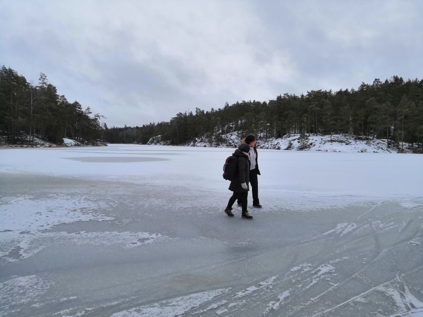 Stockholm: Nature Hike with Campfire Lunch - Torch lamps and the timing of winter daylight