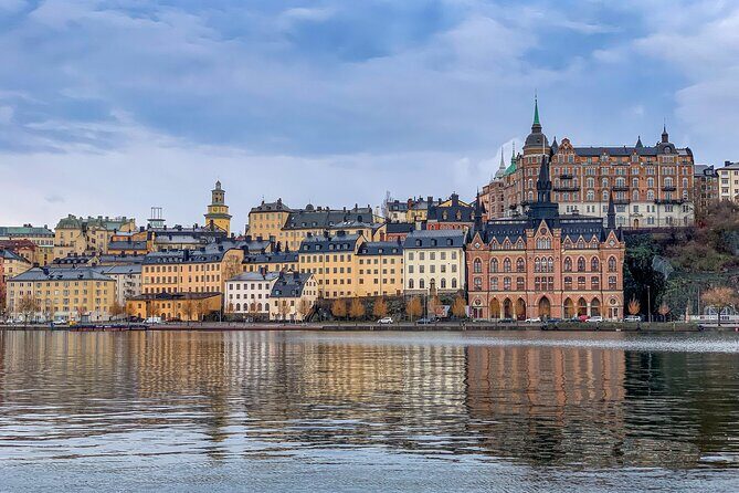 Stockholm: Old Town and City Guided Walking Tour - Starting at Skeppsbrokajen: easy meeting, tight timing