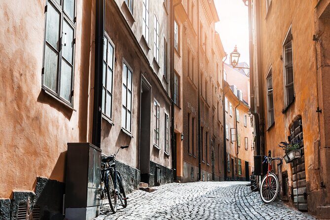 Stockholm Old Town Gamla Stan, Historic Walking Tour, Small group - Prästgatan and Stortorget: the Old Town stage set