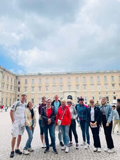 Stockholm: Old Town Guided Walking Tour (English / Deutsch) - The guide experience: stories that stick (and how it feels in real life)