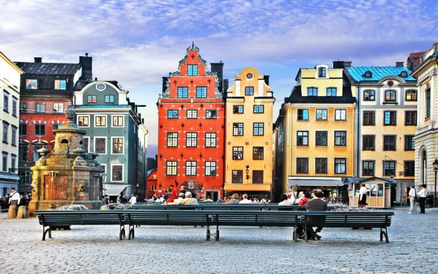 Stockholm: Old Town Highlights Private Walking Tour - The 3-hour extension: Kungsträdgården and Berzelii Park’s Remembrance Path