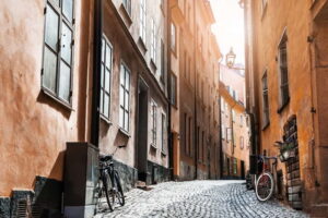 Stockholm: Old Town Historical Walking Tour - Mynttorget 1: starting at the gate, not at the far end