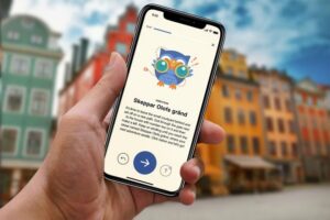Stockholm: Old Town Self-Guided Tour Learn and solve Puzzles - How the Curiosa app keeps the tour moving