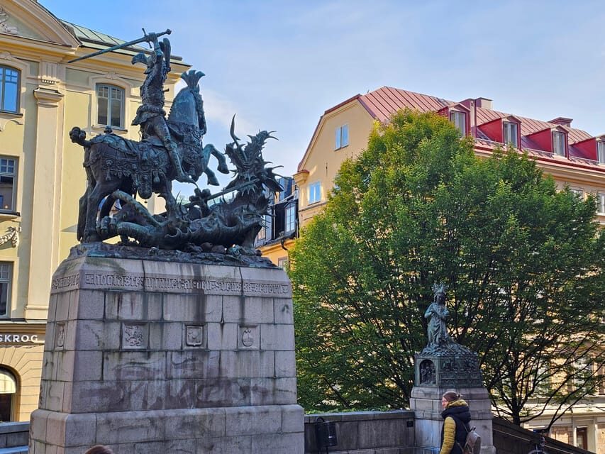 Stockholm: Old Town Walking Tour, stories and secrets - Royal Palace pass-by and Stockholm Cathedral stops: The power-and-faith combo