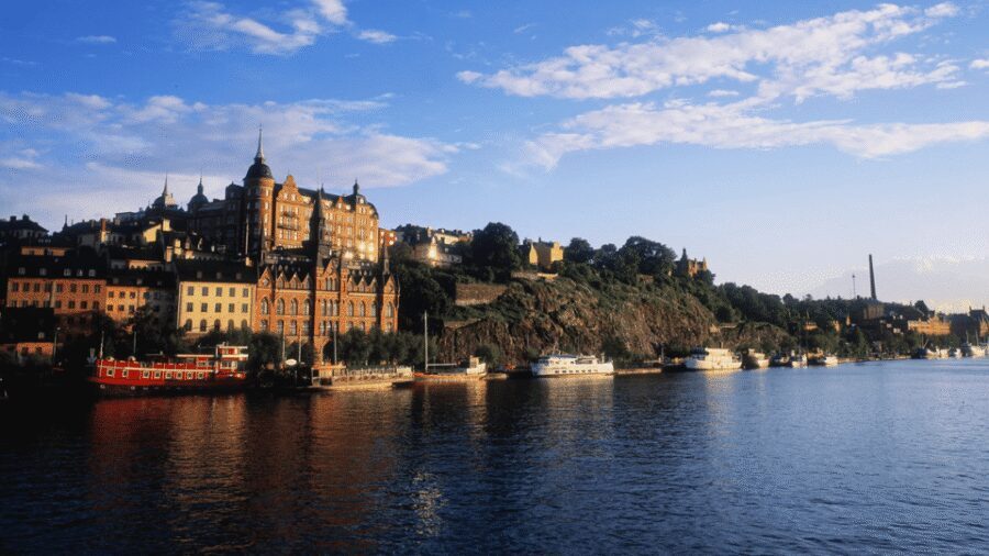 Stockholm: Old Town Walking Tour, stories and secrets - House of Nobility and the walk to Mynttorget