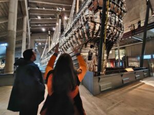 Stockholm: Old Town Walking Tour w/ Vasa Museum & Boat Ride - Finding your guide: the 9:30 meet vs the 4 PM reverse tour