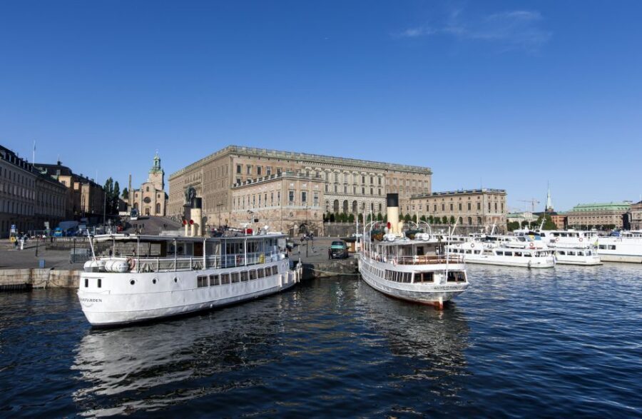 Stockholm: Old Town Walking Tour w/ Vasa Museum & Boat Ride - Old Town loop: the landmarks you’ll actually understand