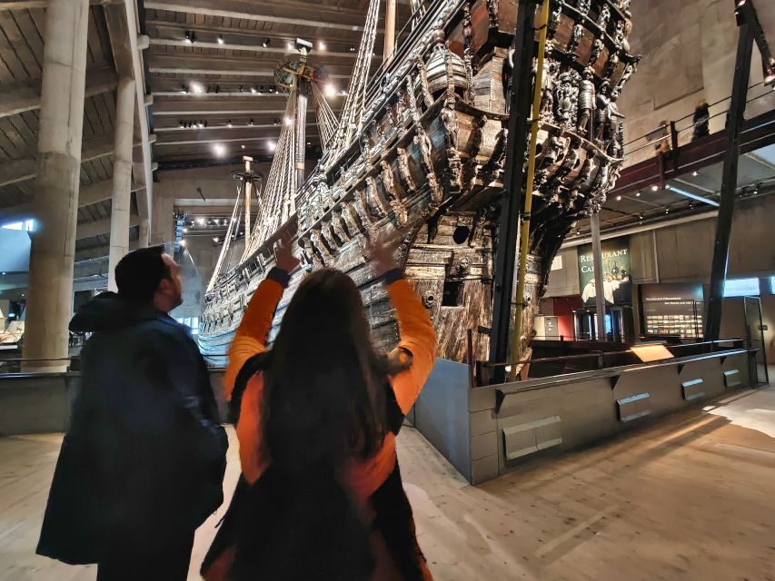 Stockholm: Old Town Walking Tour w/ Vasa Museum & Boat Ride - Finding your guide: the 9:30 meet vs the 4 PM reverse tour