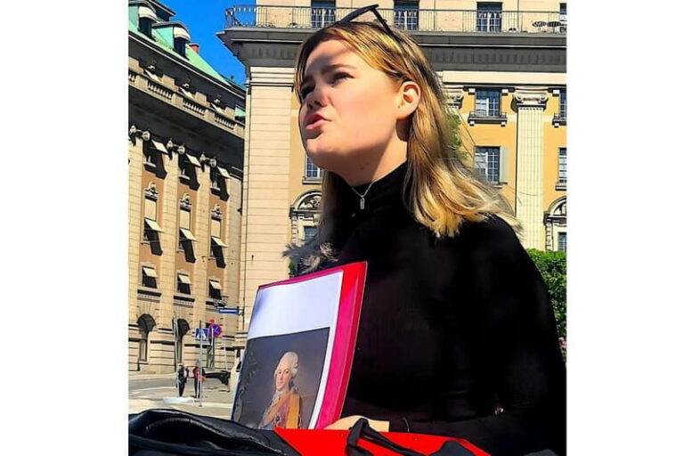 Stockholm: Old Town Walking Tour with Local Guide - Gamla Stan’s First Stops: German Church and Medieval Street Rhythm