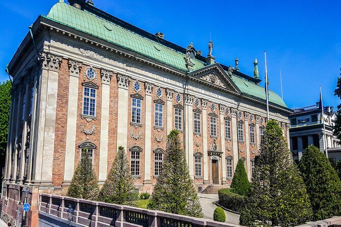 Stockholm Royal Palace Museums Gamla Stan Skip-the-line Tour - Meeting point at Collector’s Lady Hamilton Hotel: a clean start
