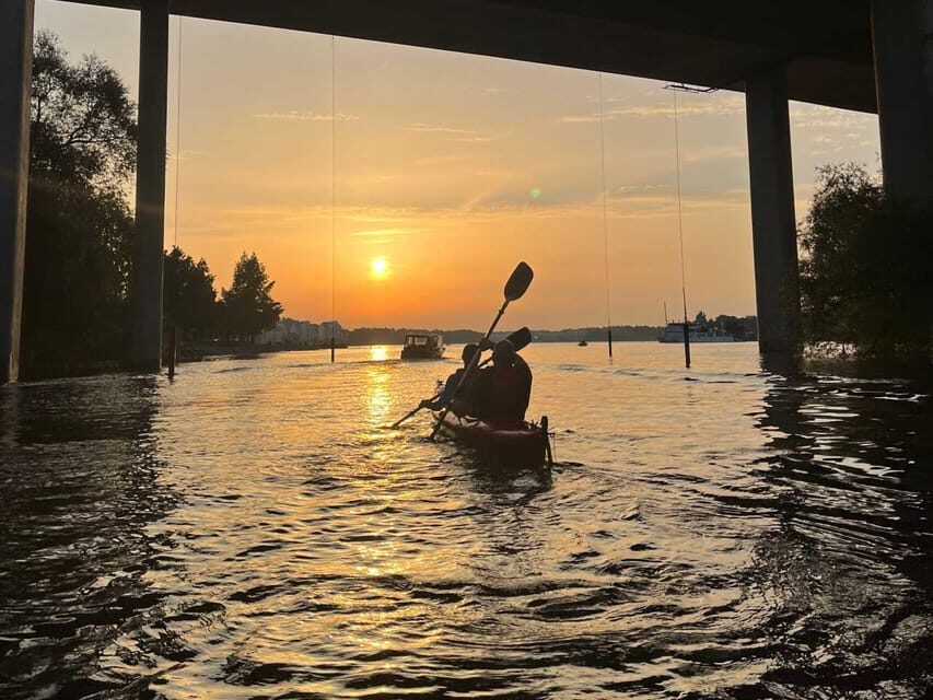Stockholm: Sunset Kayak Tour in the City + Swedish Fika - The 20-minute safety briefing and kayak basics (done the useful way)
