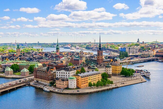 Stockholm Troll Hunt: Self-Guided Old Town Adventure - How the quest works: mobile code, answer challenges, keep moving