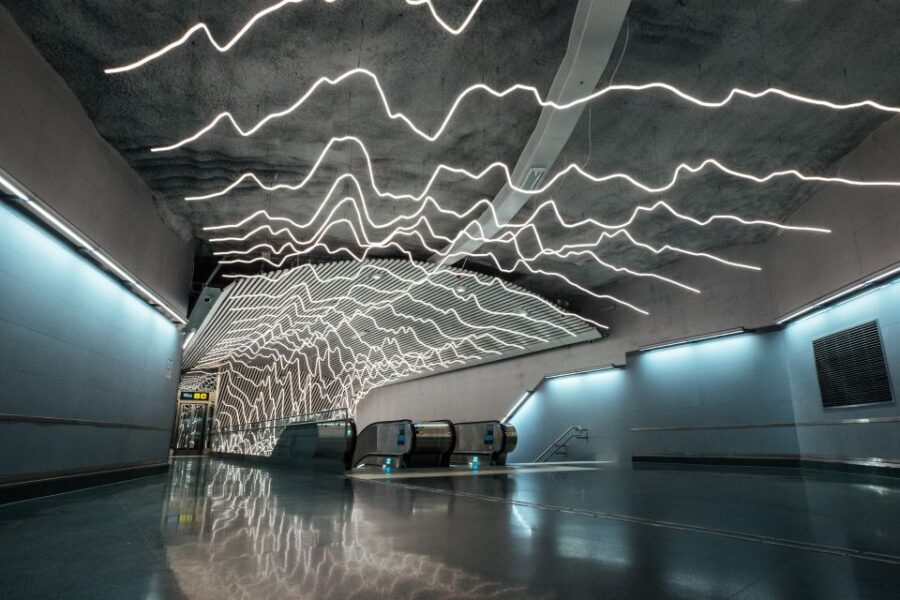 Stockholm: Underground Metro Art Ride with a Local Guide - Meeting at T-Centralen and how the tour actually flows