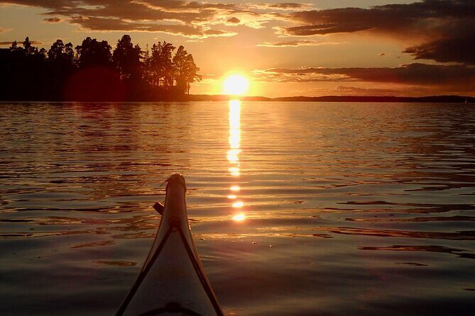 Sunset kayak tour with fika on Stockholms lakeside - What a 5-hour evening looks like on the water