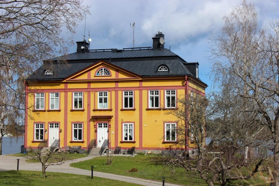 Vaxholm & Stockholm Archipelago: Guided Excursion, Day Trip - Beach time, artillery tracks, and what to pack for comfort