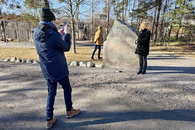 Viking History, Runes & Countryside 9h Tour to Sigtuna & Uppsala - Uppsala Castle courtyard: photo time plus a bit of drama