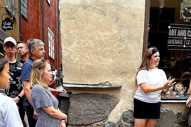 Walking Tour of Stockholm's Old Town, Gamla Stan - Prästgatan to Mynttorget: Street Beauty and Square Life